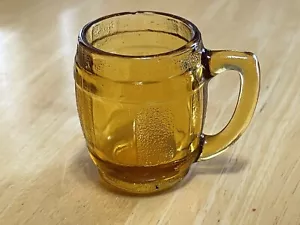VINTAGE GLASS SMALL AMBER BARREL SHAPE BARRELL TOOTHPICK HOLDER OR SHOT GLASS - Picture 1 of 3