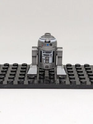 LEGO Star Wars Astromech Droid R2-Q2 Minifigure (Small Red Dots) - sw0303 - Image 1 of 2