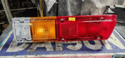 DATSUN 720 80 - 82 未使用 USDM 右尾灯 25165 - 02W00 — 第 1/4 张图片