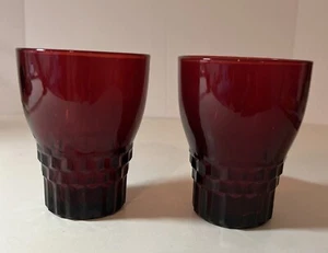 Due Anchor Hocking Royal Ruby Red Juice Glass Windsor 3,5” Tumblers 4 oz Vintage - Foto 1 di 7