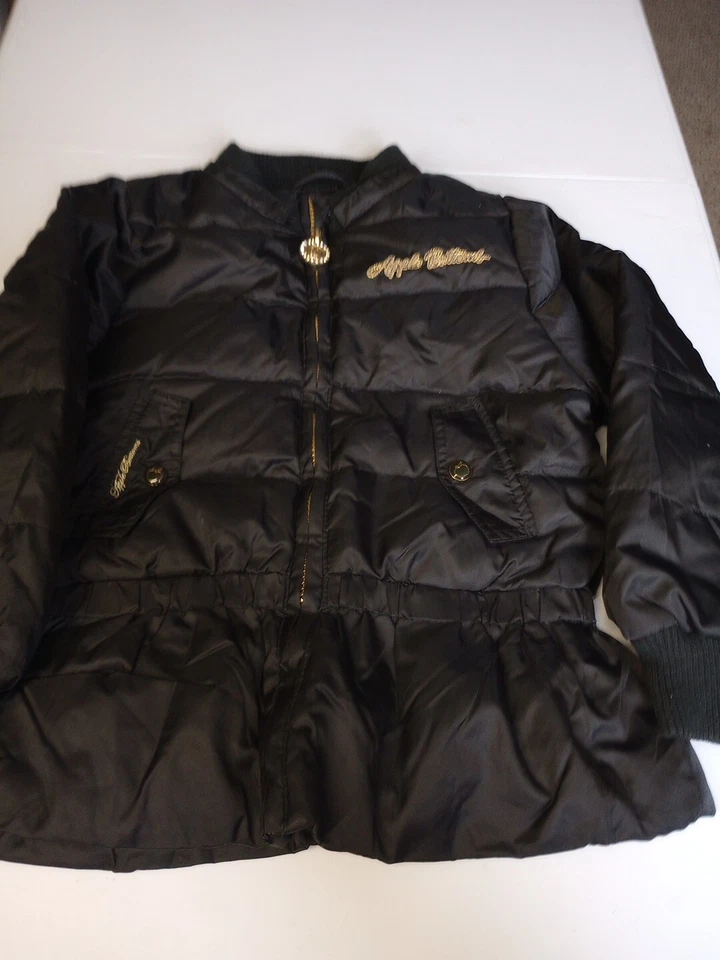 Chaqueta acolchada de plumón negra bordada 6X Apple Bottoms para niñas Foto 1 de 4