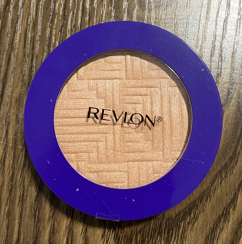 REVLON Highlighting Powder #304 Prismatic Light Highlighter Illuminator Sealed - Image 1 of 1
