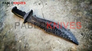Cuchillo Bowie negro de caza estilo vikingo de acero Damasco forjado a mano cuerno de toro - Imagen 1 de 3