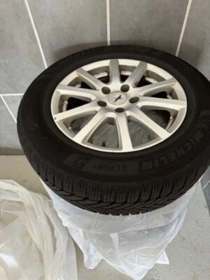 Winterreifen Michelin Alpin 6, 215/65 R 16 98 H auf Alu Felgen (VW Tiguan) 4 St - Bild 1 von 4
