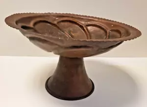 Vintage Hammered Copper Pedestal Bowl with Scalloped Edges - Unique Patina - Picture 1 of 6