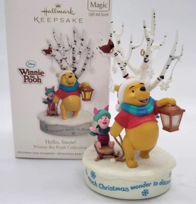 Winnie the Pooh Hello Snow 2011 Disney Hallmark Magic adorno de luz y sonido Foto 1 de 4