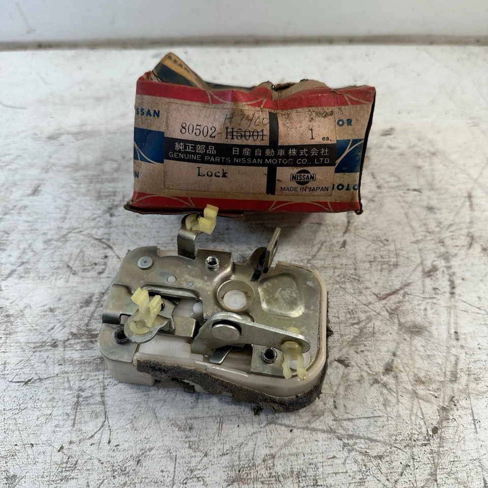 Nuevo OEM Nissan 80502H7400 ACTUADOR DE CERRADURA DE PUERTA LATERAL DERECHA 1972-79 camión Datson 620 Foto 1 de 4