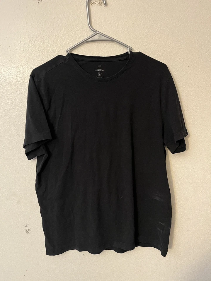 Camiseta de hombre H&M ajustada cuello redondo manga corta talla grande negra Foto 1 de 4