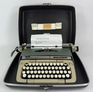 Working 1960's Smith Corona Classic 12 Portable Manual Typewriter w/ Case Green - Picture 1 of 16