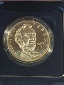 2009 Abraham Lincoln Commemorative Silver Dollar - Picture 1 of 6