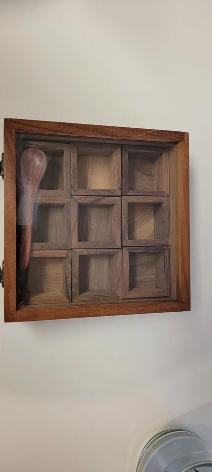 Caja de especias de madera artesanal - 9 compartimentos con tapa de vidrio y cuchara de madera Foto 1 de 4