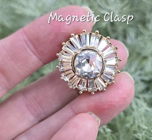 25mm Gold bezel MAGNETIC brooch pin.  Scarf, dress, clothing pin free button - Picture 1 of 8