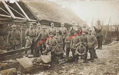 Photo AK 1.WK Soldats Épaulettes 19 Erfurt Thür. Art.-Rgt. 19 RUSSIE - Photo 1/2