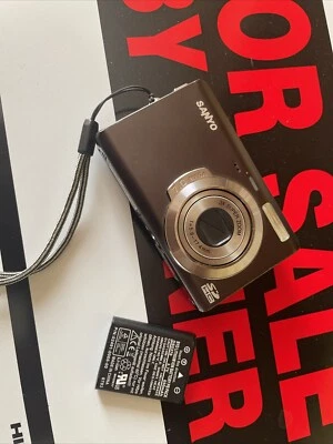 Sanyo VPC-T700 Digital Camera 3 X Zoom 7 MP Pouch Battery Untested Unknown - Image 1 of 4