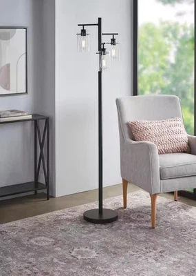 Lámpara de pie Hampton Bay Regan 63 pulgadas negra mate con pantallas de vidrio transparente Foto 1 de 4