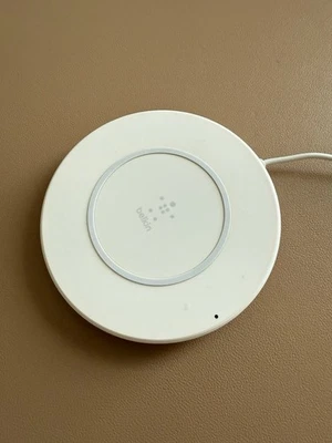 Almohadilla de carga inalámbrica Belkin 7,5 W - blanca Foto 1 de 2