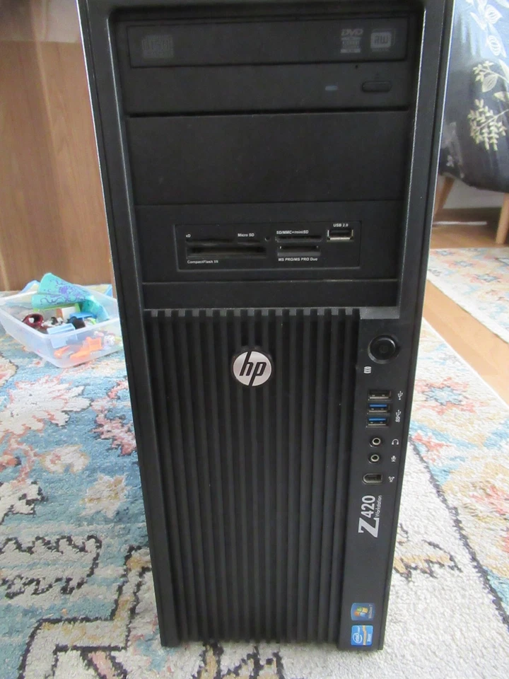 HP Server  Z420 Barebone - Möglich bis 28TB Festplatten und 128 GB RAM - Leise - Bild 1 von 4