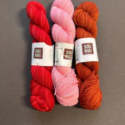 HILO DE CALCETÍN SHIBUI - 3 madejas - rosa rojo óxido 191yds Superwash Merino - Nuevo de Lote Antiguo Foto 1 de 4