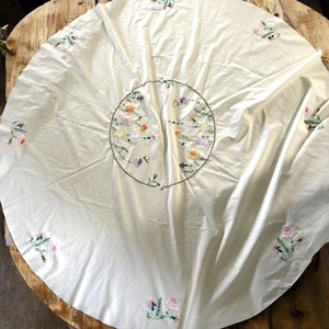 Vintage runde Tischdecke handbestickt schöne Blumen Faserkunst Landhaus - Bild 1 von 5