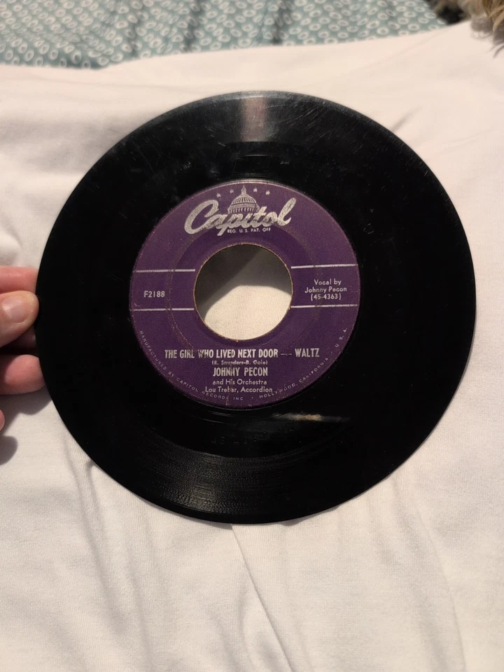 Johnny Pecon Hay Ride Polka/The Girl Who Lived Next Door - Imagem 1 de 1