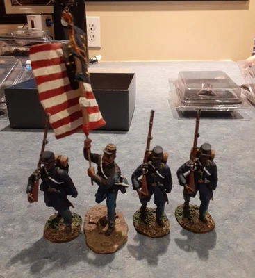 W. Britain Toy Soldiers Guerra Civil 54 Massachusetts 3 Infantería y Portador de la Bandera  Foto 1 de 4