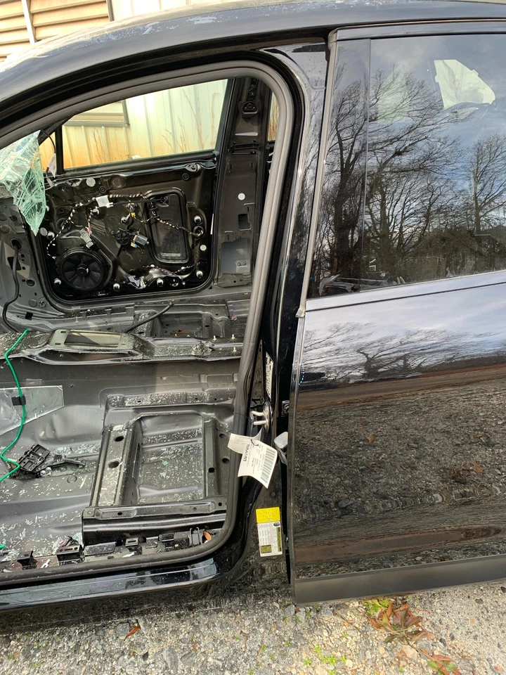 2015-2024 PORSCHE MACAN OEM LEFT CENTER PILLAR *STRUCTURE CUT* Foto 1 de 4