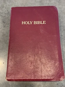 New King James Version Holy Bible Giant Print 1979 - Picture 1 of 6