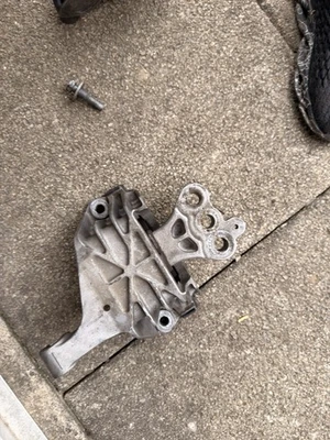 Dodge Dart 2013-2014 1,4 L para manual. Montaje de transmisión - hidráulico Foto 1 de 4