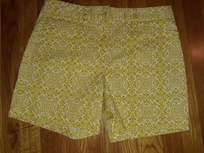 Ladies Lands' End Yellow Green Floral Mosaic Shorts Size 6 - Image 1 of 4