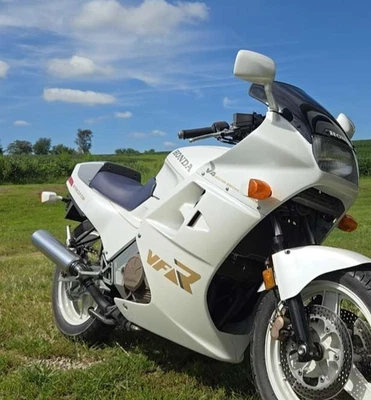 Honda VFR750F VFR700F RC24 cubierta asiento trasero capucha sola 77225-ML7-690 Foto 1 de 4