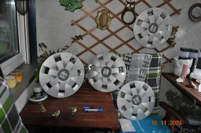 4 x Genuine Seat 14 Inch Wheel Centre Cap Ibiza 6J0601147 - Image 1 of 4