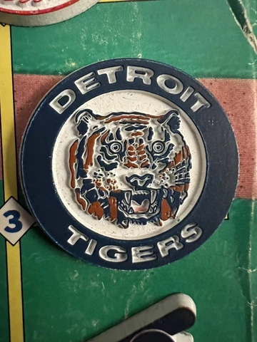MLB vintage standing board baseball 1970’s Logo Magnet ⚾️ Detroit Tigers Cover