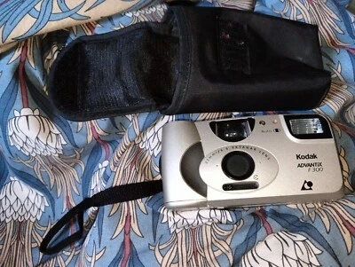 Cámara fotográfica Kodak Advantix F300 APS - plateada ~ con estuche blando ~ en muy buena condición Foto 1 de 2