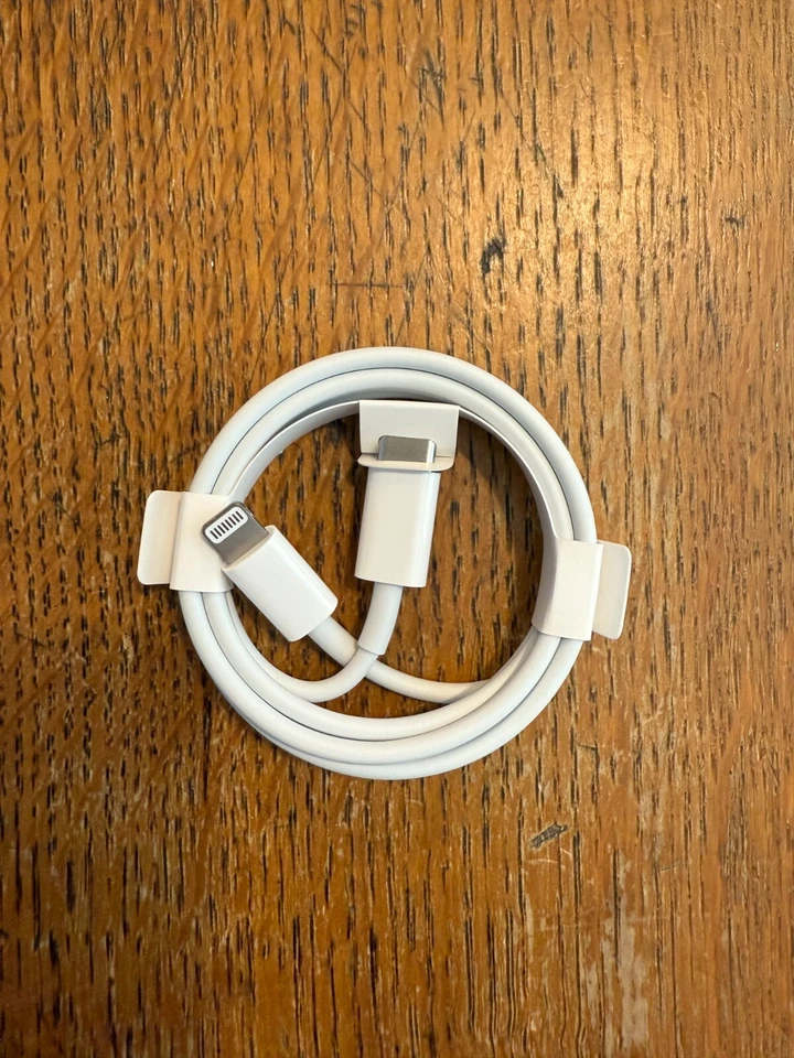 Genuine OEM Apple - USB-C to Lightning Charging Cable（1M - Image 1 of 1