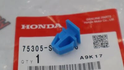 Genuine OEM Honda Clip Side Molding Moulding Protector 75305-SH2-003 - Image 1 of 4