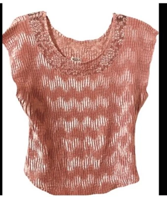 Женская блузка Nicola большого размера 2x с розовым кружевом и складками без рукавов. - Изображение 1 из 4