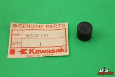 NOS Kawasaki Cylinder Head Rubber Damper F9 KM100 KD100 92075-117 Foto 1 de 4