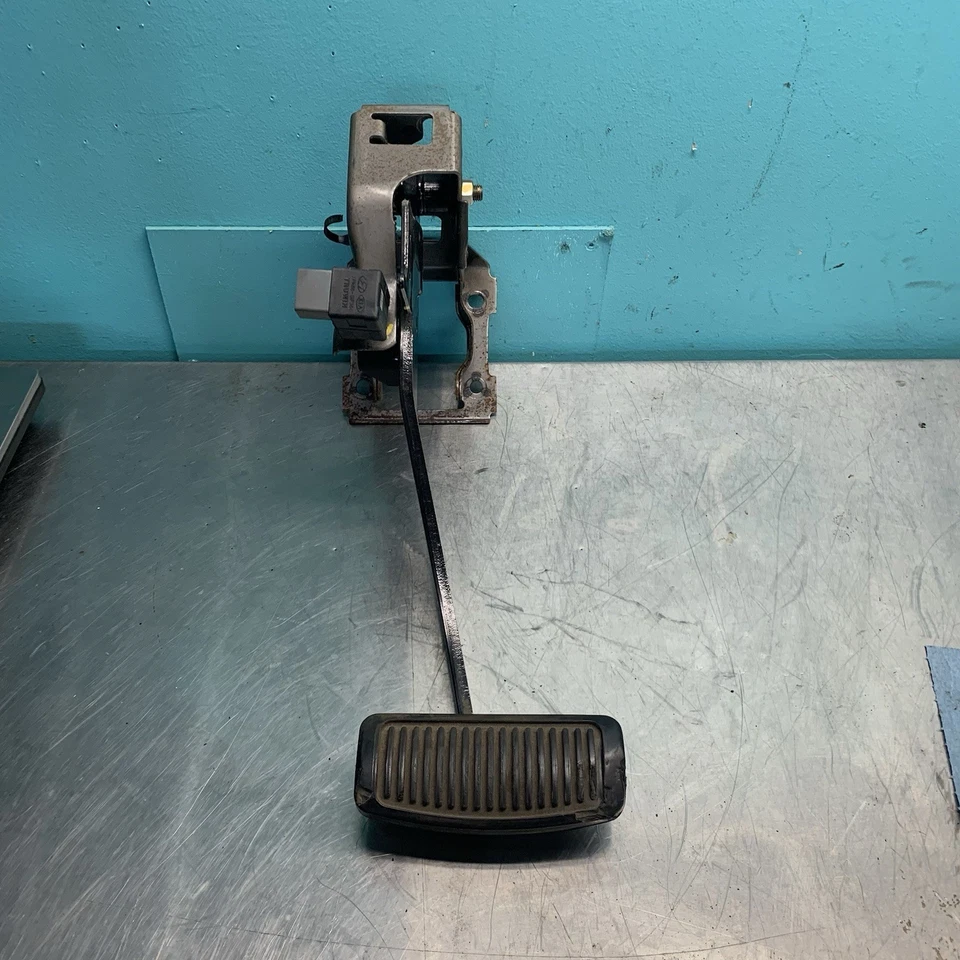 2008 HYUNDAI SONATA DRIVER Brake Stop 踏板组件 原始设备制造商 — 第 1/4 张图片