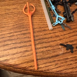 Trollaf Bastón/Lanza/Gancho de agarre x1 - Accesorio Hasbro Battle Trolls 1992 - Imagen 1 de 2