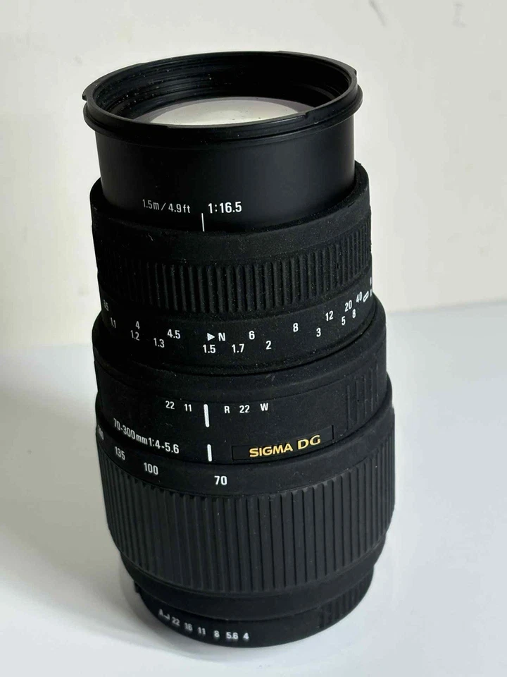 Sigma 70-300mm f/4-5.6 DG Telephoto Zoom Lens – Pentax K Mount - Image 1 of 4