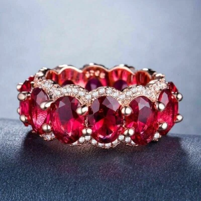 Alianza de boda de corte ovalado de 2,60 quilates de rubí rojo creado en laboratorio enchapado en oro rosa de 14 quilates Foto 1 de 4