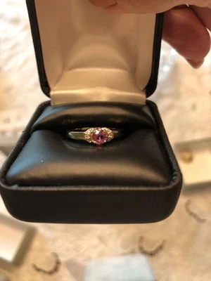 Anillo solitario rosa  Foto 1 de 2