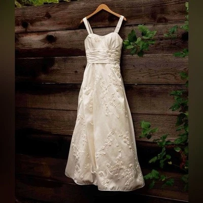 MELISSA SWEET Ivory Silk Wedding Gown w/ Floral Detailing Size 8 (altered) - Image 1 of 4