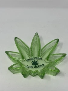 🔥 „Hoch! Aus Las Vegas " Grün Glas Marihuana Blatt Aschenbecher Souvenir Retro - Bild 1 von 8