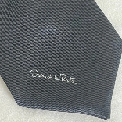 Traje de vestir Oscar de la Renta carbón para hombre corbata gris Foto 1 de 4