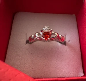 Sterling Silber 0,75ct Herz Rot Feuer Granat & CZ Edelstein Claddagh Ring mit Box - Bild 1 von 3