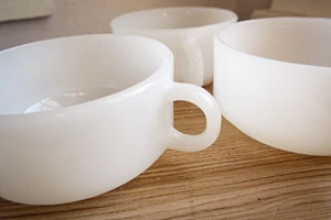 3er Set Milchglas Suppenschalen Becher mit Griffen Vintage Glasbacken - Bild 1 von 5