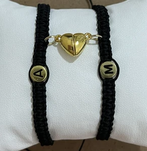 2 Pulseras De Imán Dorado De Corazon Con Inicial Del Nombre Para Parejas. - Picture 1 of 7
