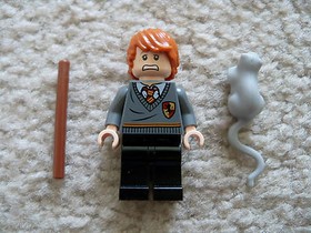 LEGO Harry Potter - Rare Ron Weasley Minifig w/ Rat Scabers - 4738 - Excellent