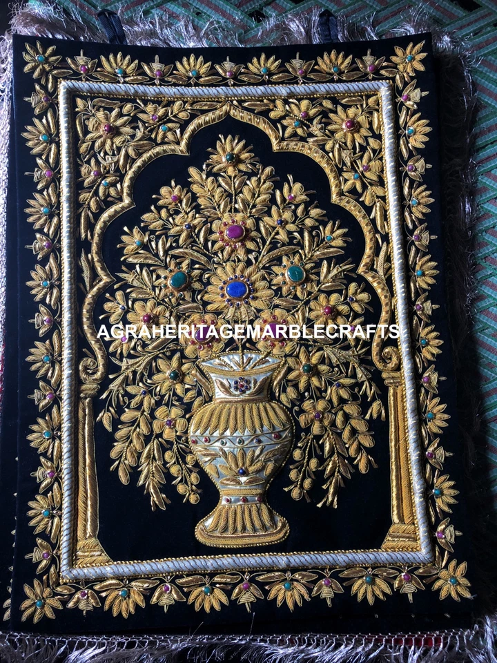 Feine handgefertigte Wanddeko Schmuckbehang modern mit gold poliertem Garn M127 - Bild 1 von 1